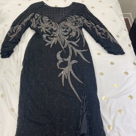 Too small and zipper broken - Picture 3 of 13